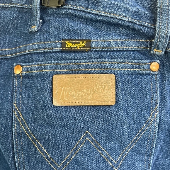 Wrangler Jean's size 44 x 34 blue 13MWZ  ONE AREA WITH LIGHT SPOTS - Picture 6 of 7